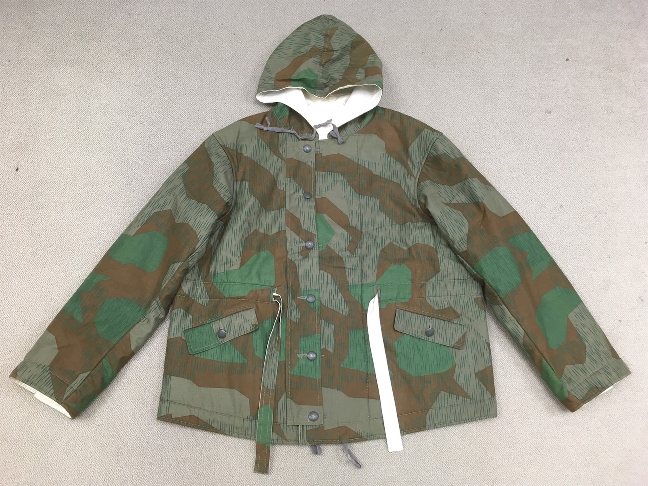 冬用です！【ドイツの軍服】陸軍防寒リバーシブル迷彩パーカー 