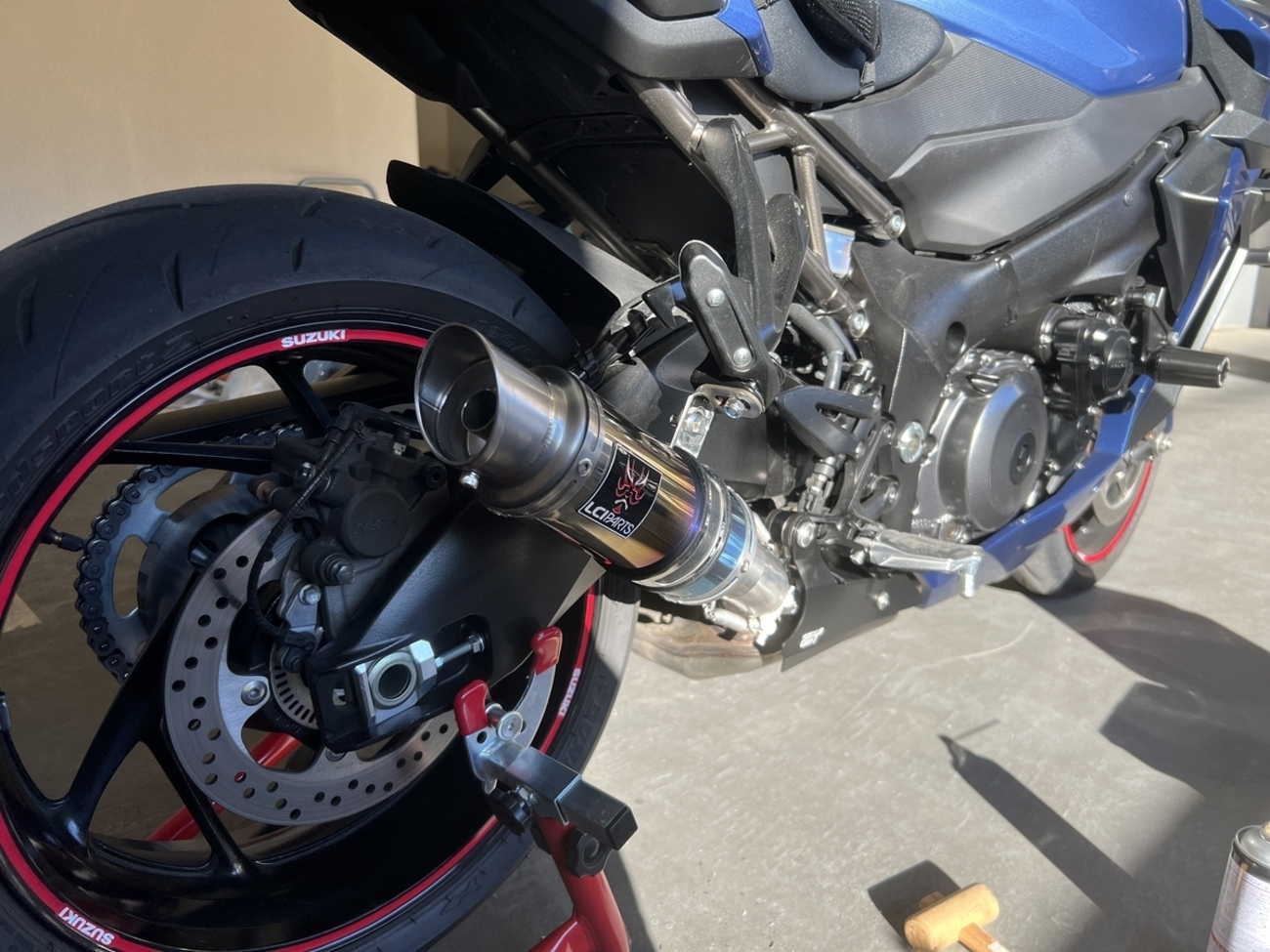 GSX-S1000GT LCI PARTSのショートチタンスリップオンマフラー取り付け 