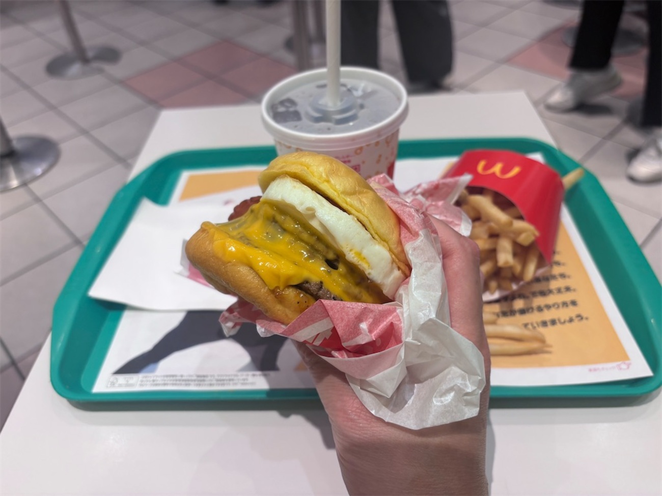 2025年マクドナルドの月見バーガー新発売『トリプルビーフのとろ旨