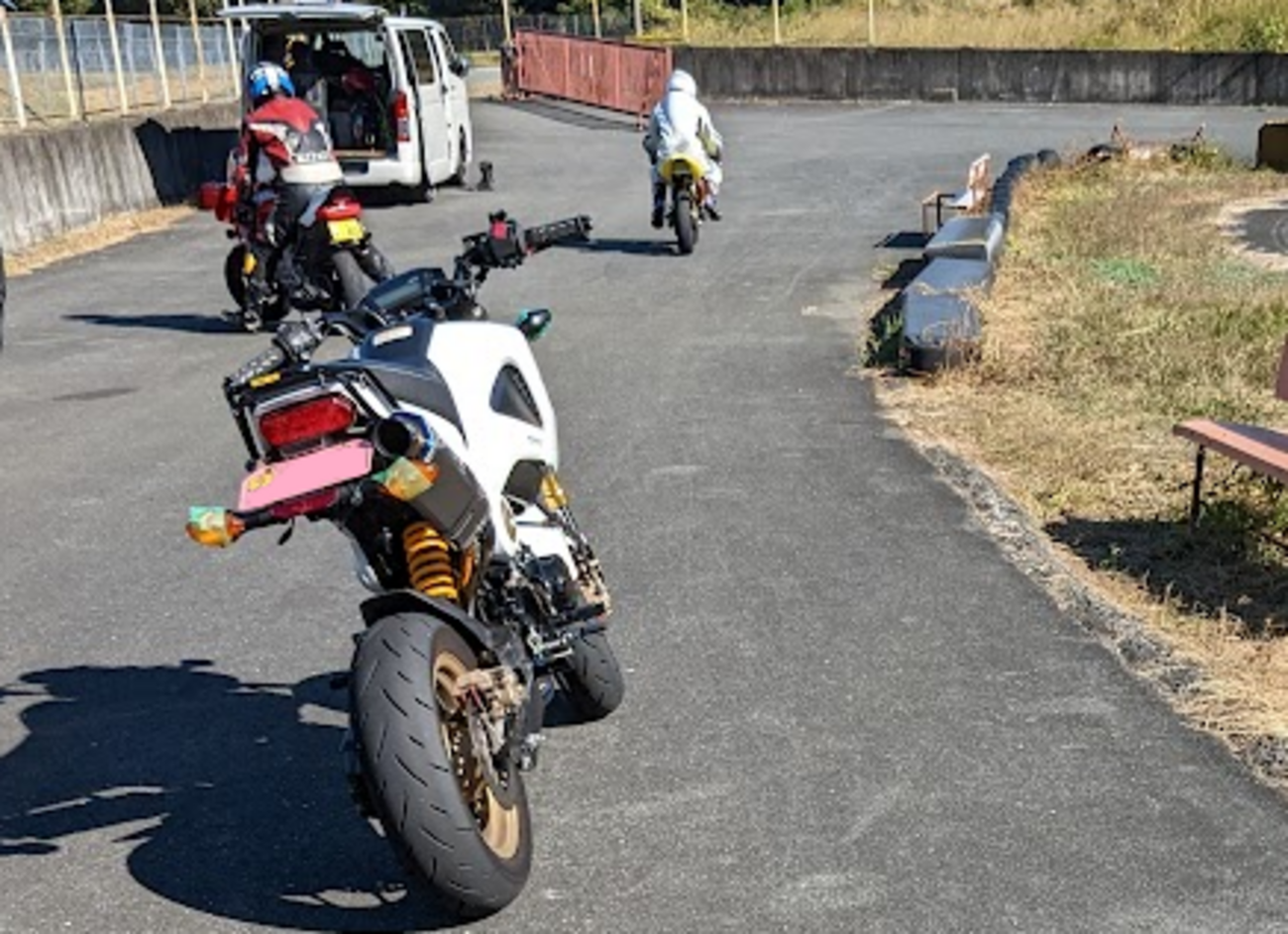 61グロム前期 街乗りメイン、たまにサーキット仕様でカスタム