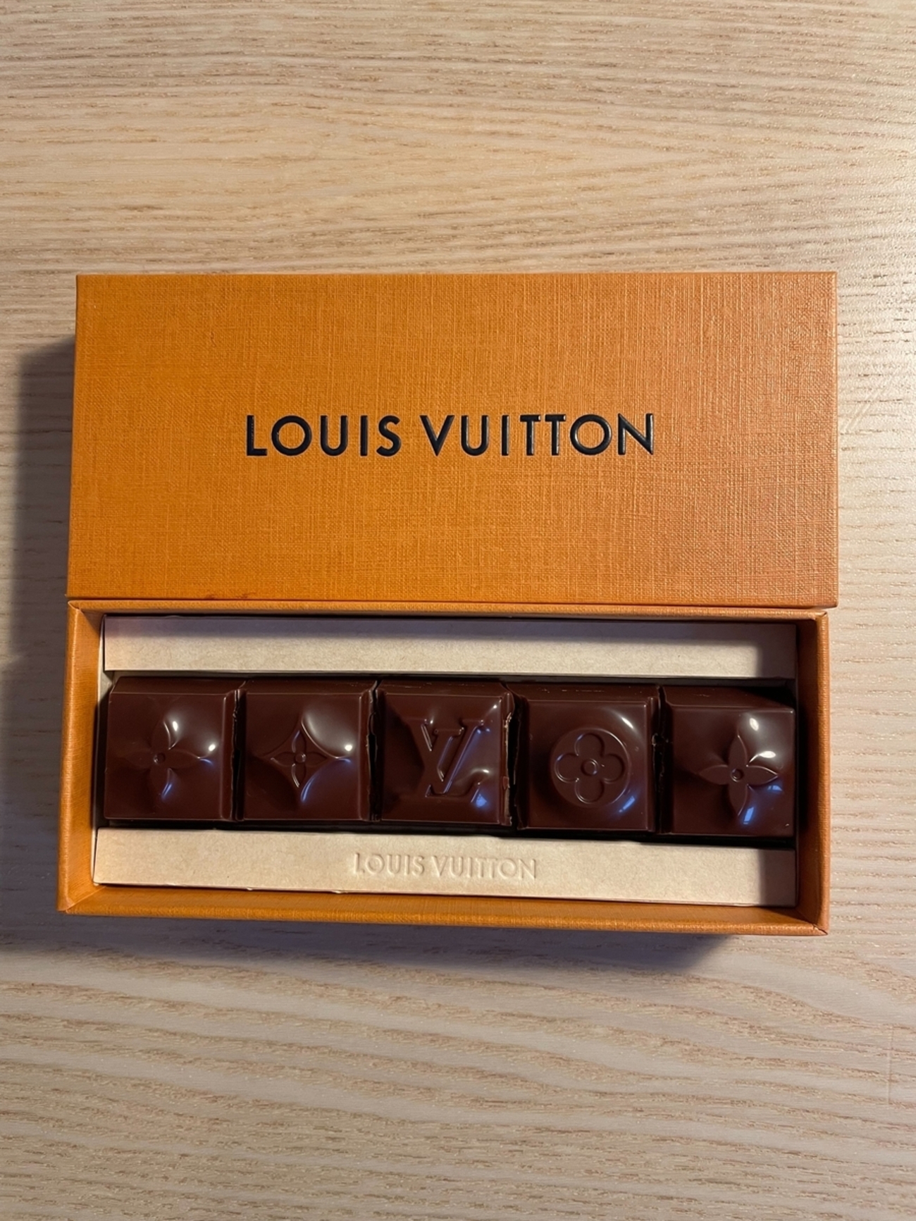 ルイ・ヴィトンのチョコは18€から｜場所（LV Dream隣）と買い方 
