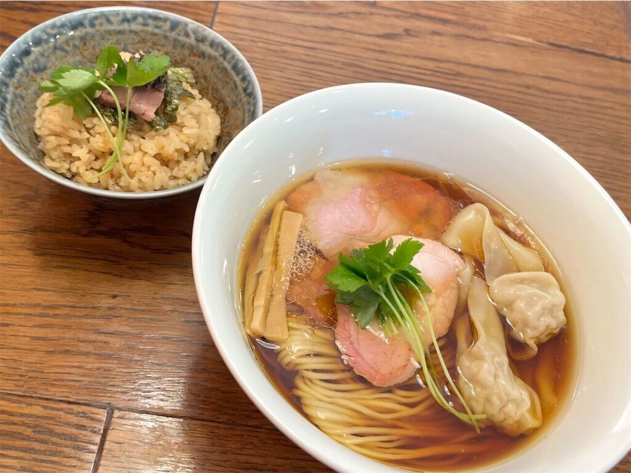 青森中華そば オールウェイズ』⑤「地鶏と豚の醤油+黒豚わんたん