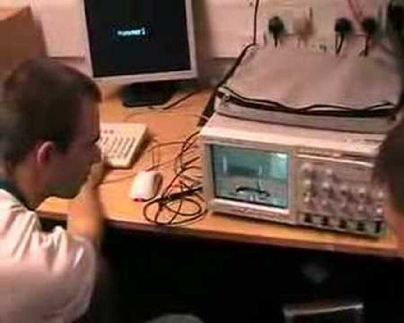 なぜ世界中のハッカーが変なデバイスで『DOOM』を動かしているのか～デジカメから妊娠検査キット、ハエの中枢神経系まで - nomolkのブログ