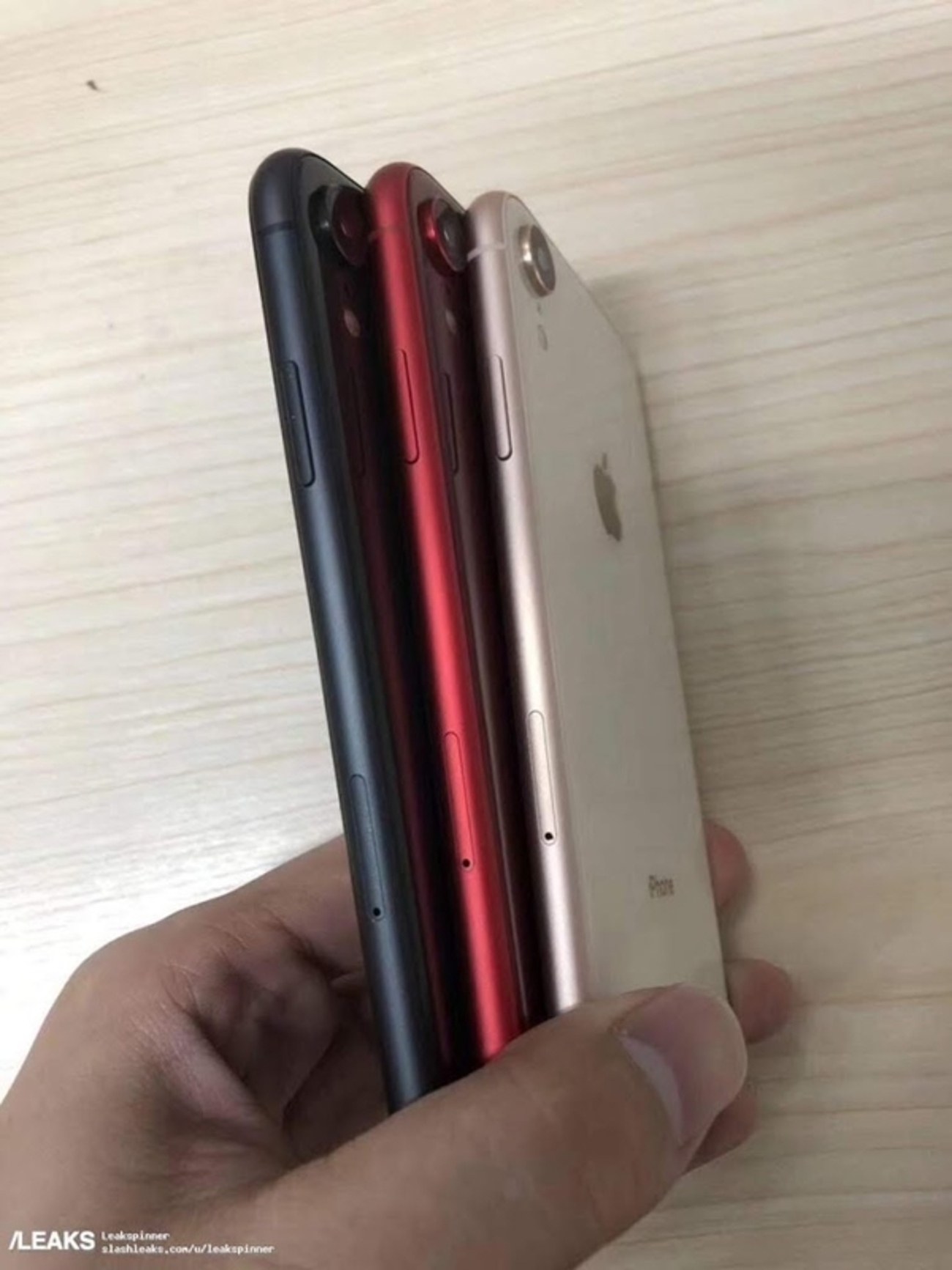 本物の試作機とされる新型6.1インチiPhoneの写真 - こぼねみ