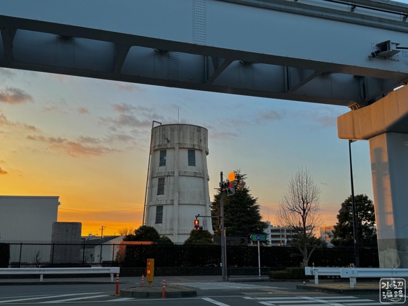 立飛の給水塔（東京都立川） - 水辺遍路