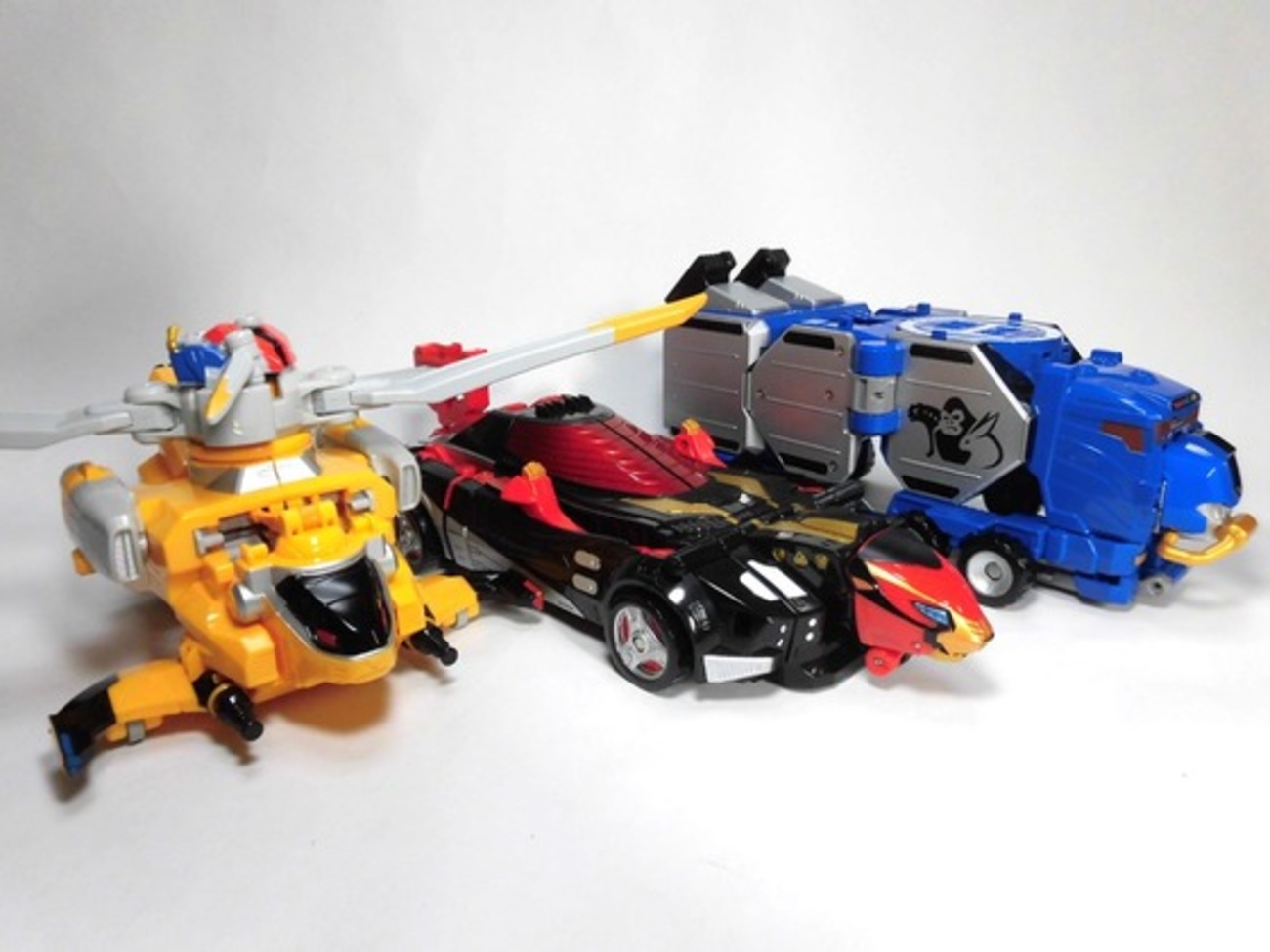 DXゴーバスターオー　特命戦隊ゴーバスターズ　合体ロボット変形フィギュア Amazon.co.jp: 戦隊ロボ 特命合体 DXゴーバスターオー 特命戦隊