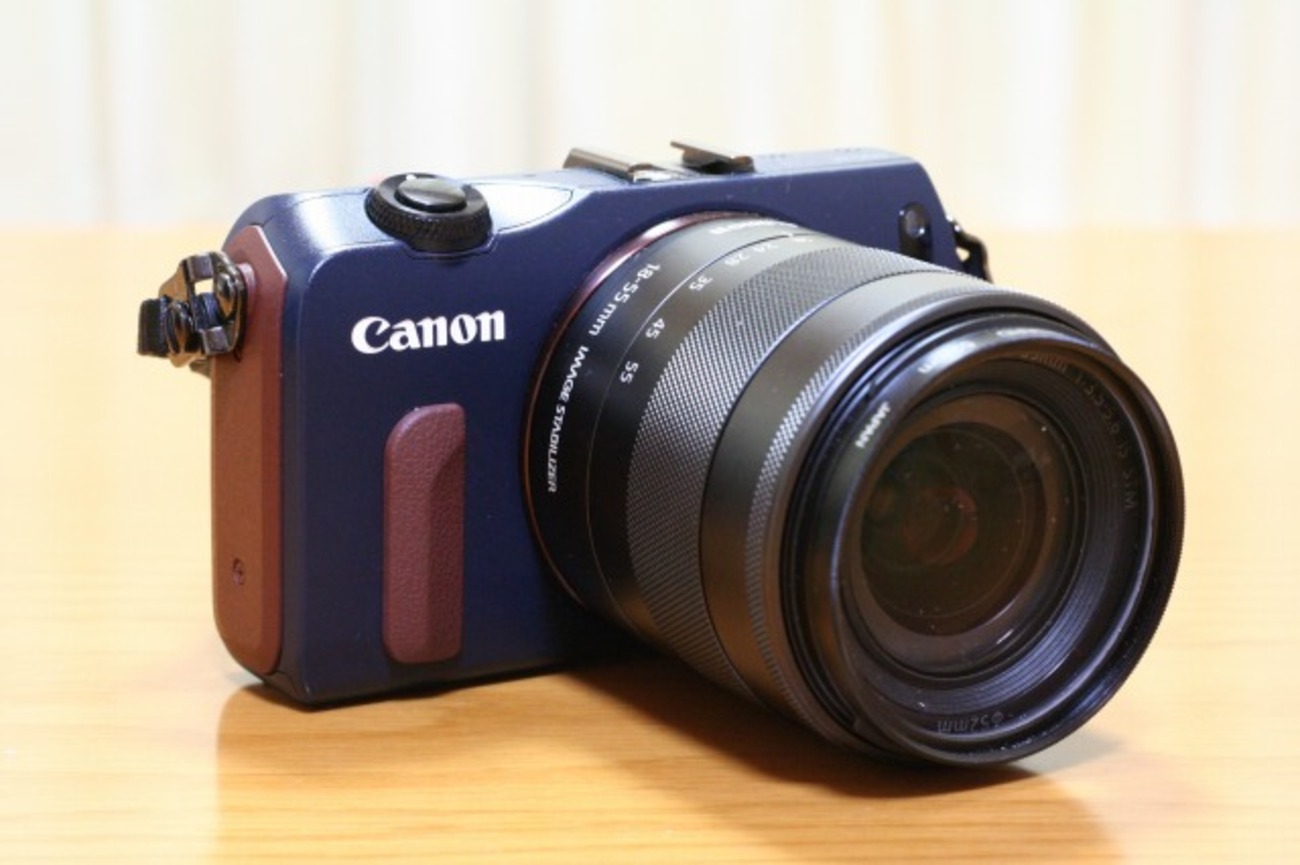 EOS M 初代 （レンズ&ストラップ付） EOS M 初代 （レンズ&ストラップ付）