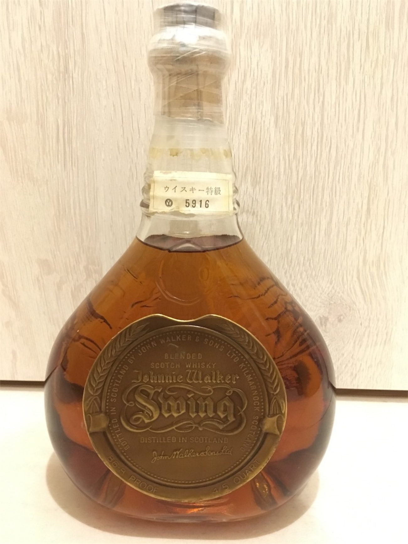 70年代コルク栓】ジョニーウォーカー スウィング 4/5quart 86.8proof 2 