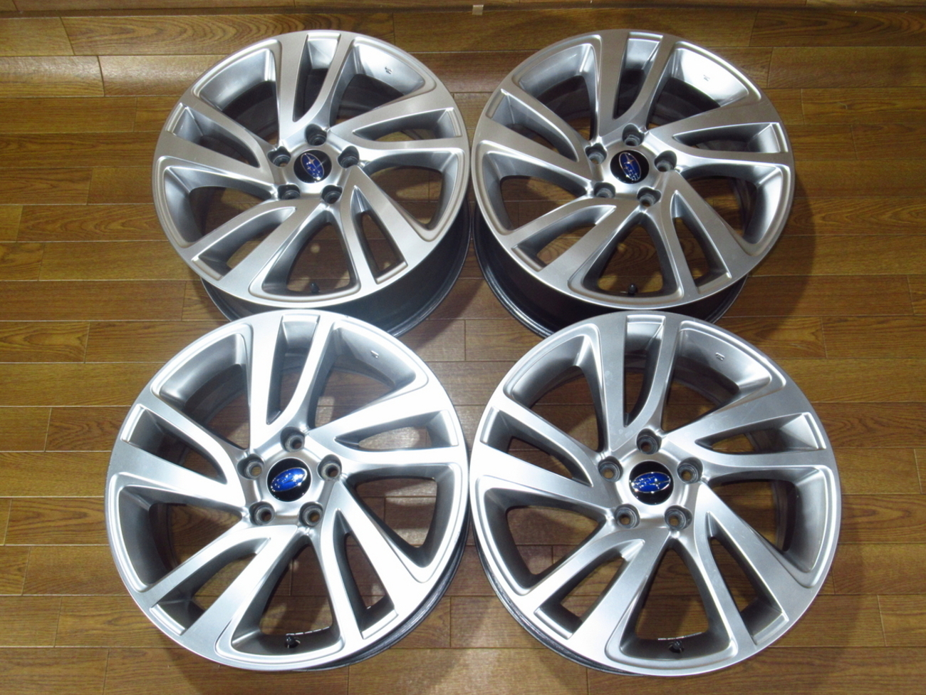 スバルWRX S4(VAG前期)純正18インチアルミホイールのサイズと重さは 