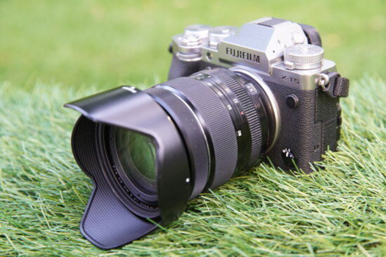 実感レビュー】FIJIFILM X-T5は軽くてコンパクトなミラーレスカメラ 