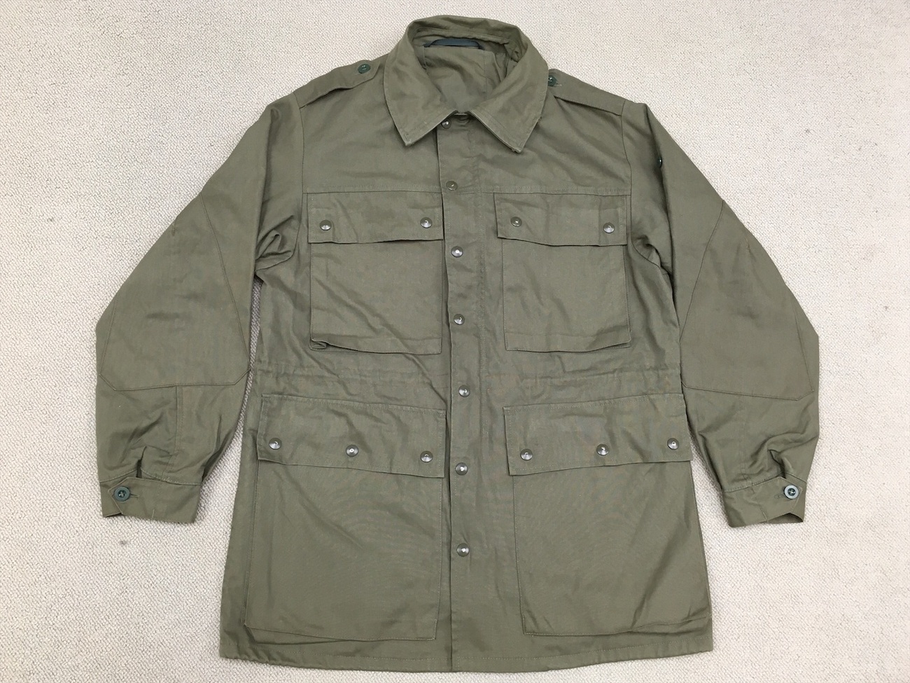 上下セットアップです！【スイスの軍服】陸軍山岳兵用マウンテン 