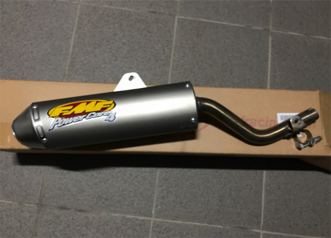 FMFマフラーの取り付け - moto4とバイクライフ