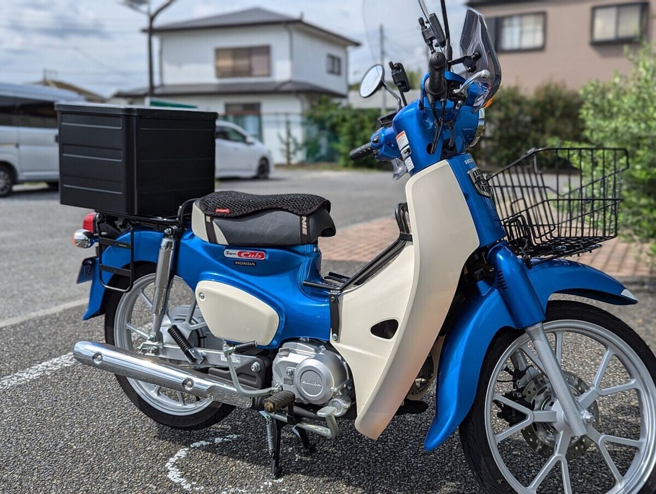 カブ110：カゴ（インナーバスケット）とUSB電源を追加する - 文書生活 