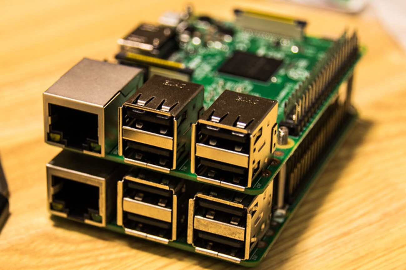 Raspberry Piを二段ベッド的に積み重ねる - たねやつの木