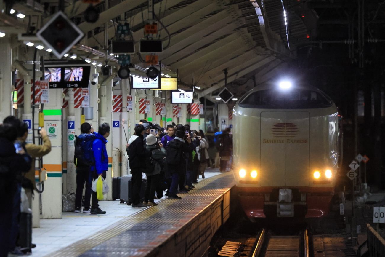東京駅に入線する、285系「サンライズ出雲・瀬戸」を撮る! - 続 うっかり鉄の鉄道風景写真撮影記