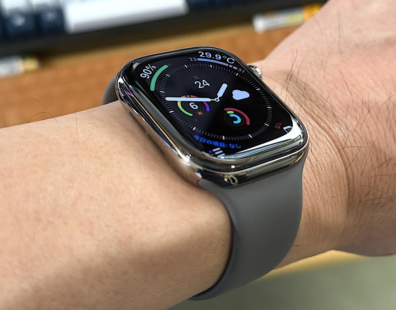 Apple Watch Series10「チタニウムモデル」、1年経過の「キズ」はどの程度?〜鏡面仕上げでも全く気にしなくてもいいです ...