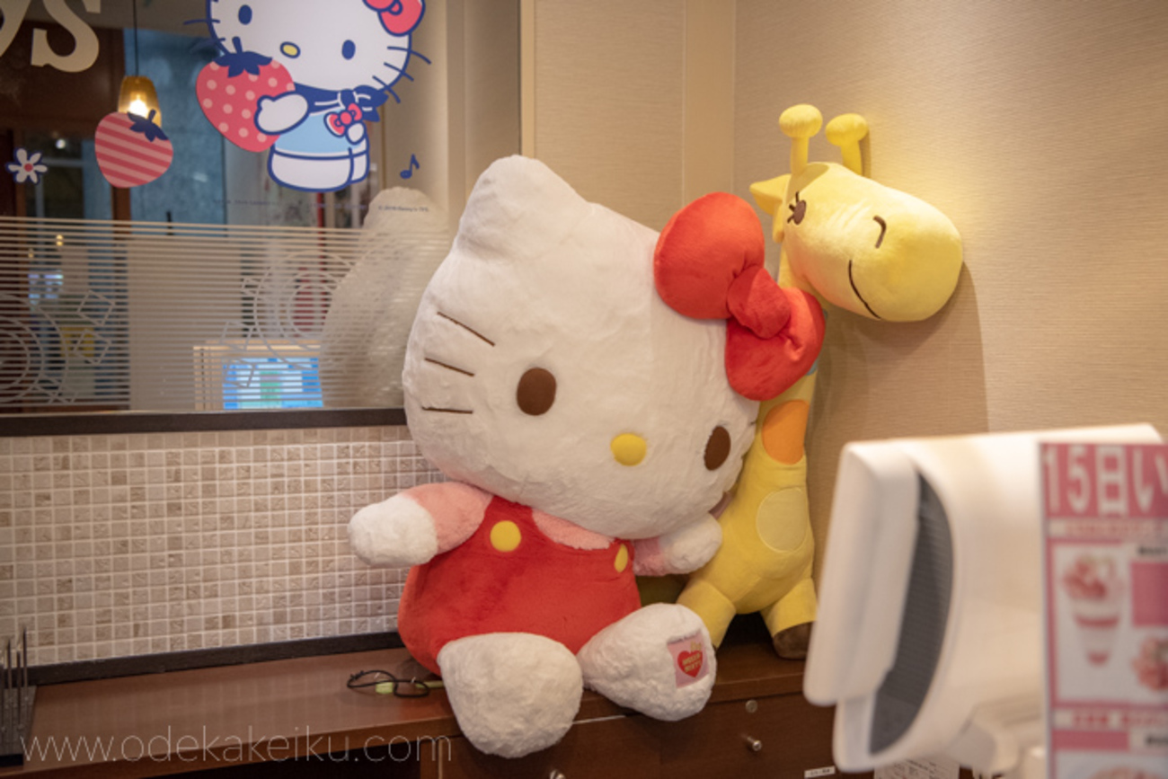超激レア☆ハローキティ☆デニーズバージョン根付☆2004☆Denny'sコラボ 超激レア☆ハローキティ☆デニーズバージョン根付☆2004