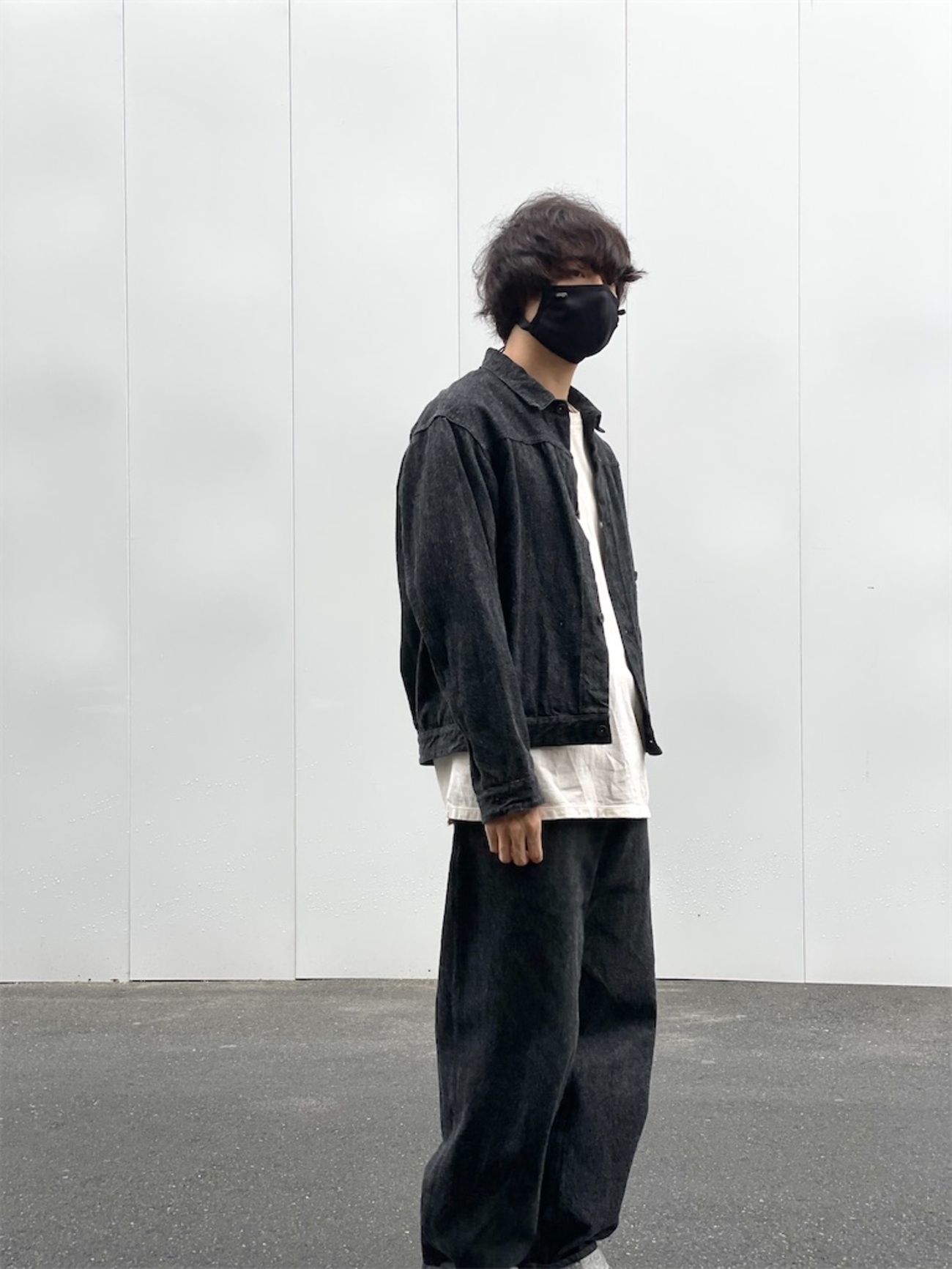 秋に着たい黒デニムのセットアップ - ファーストデリバリーを待ち侘びて