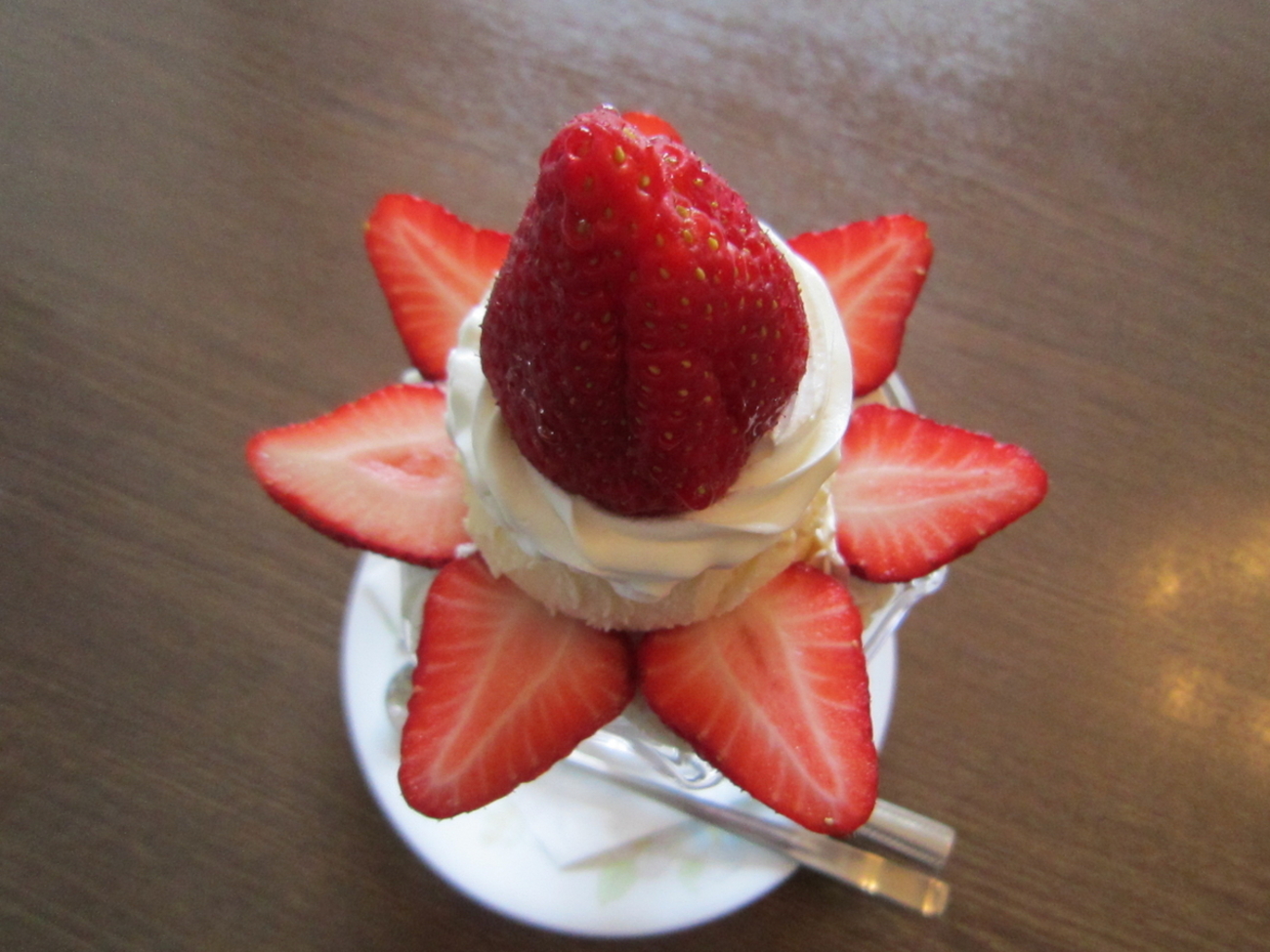 ②　いちごパフェ☆ 2色のいちごのパフェ ♣︎ 果実園リーベル渋谷ヒカリエ店