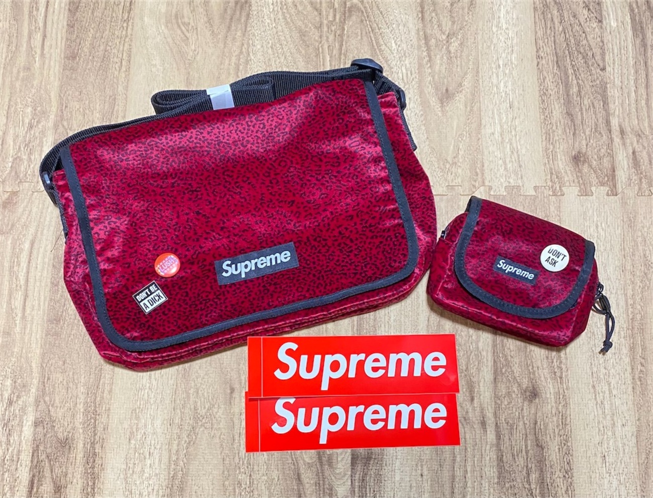 Supreme Velvet Bag 👜 - HYPE Timothy