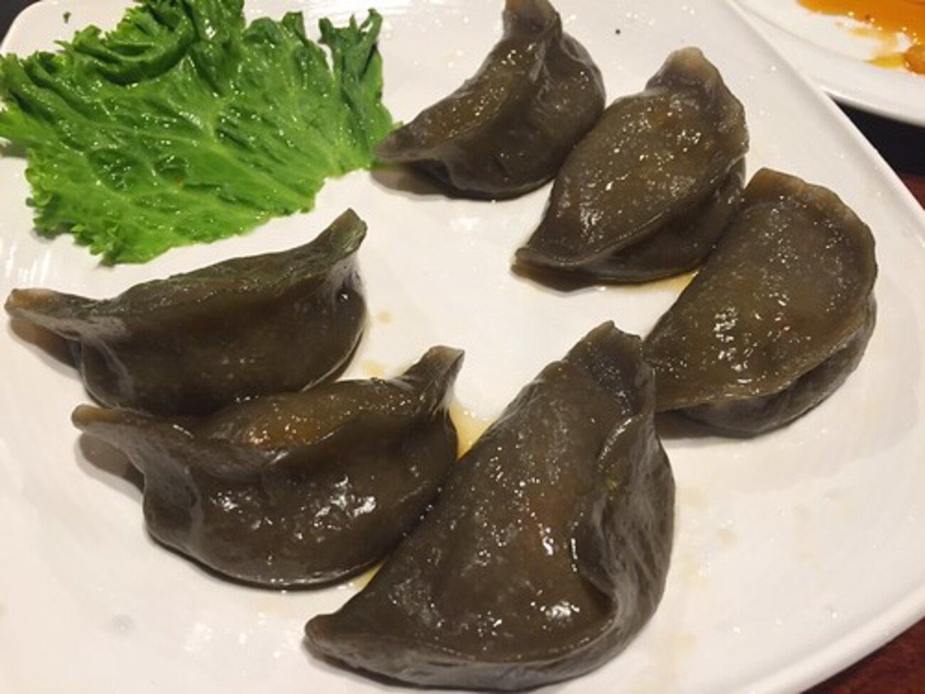 延辺料理の黒い「土豆餃子」と自動串焼機が楽しい「千里香」【池袋 