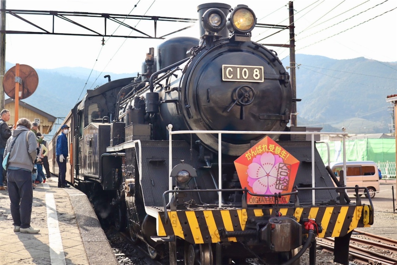 大井川鐵道の「Train Dining オハシ」｜レトロなSL列車で静岡の味を 