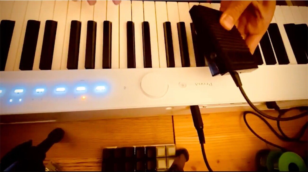 電子ピアノのサスティンペダルの極性反転器を作る話—YAMAHAのペダルを 