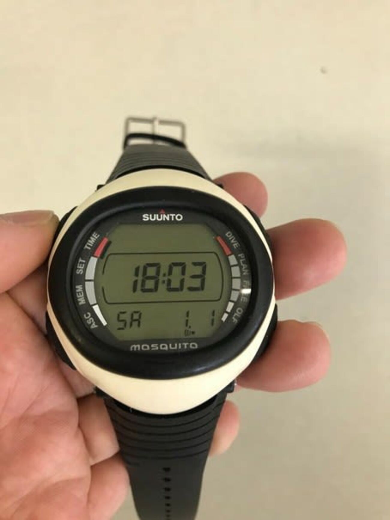 スント.モスキートSUUNTO Mosquitoダイブコンピュータ電池交換と時刻 