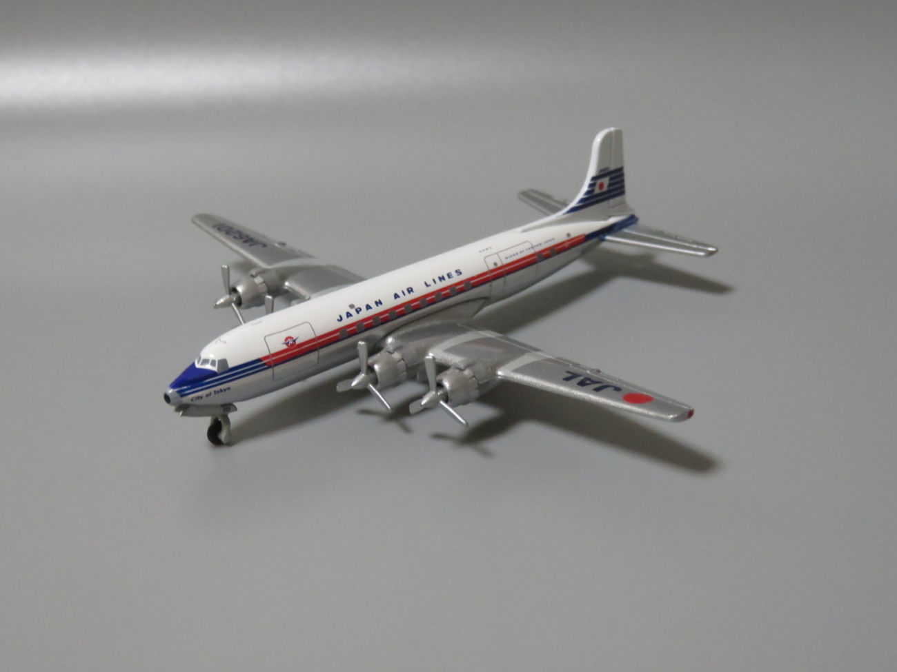 JAL旅客機コレクションNo.26 〜歴史的なピストンエンジン機 DC-6B