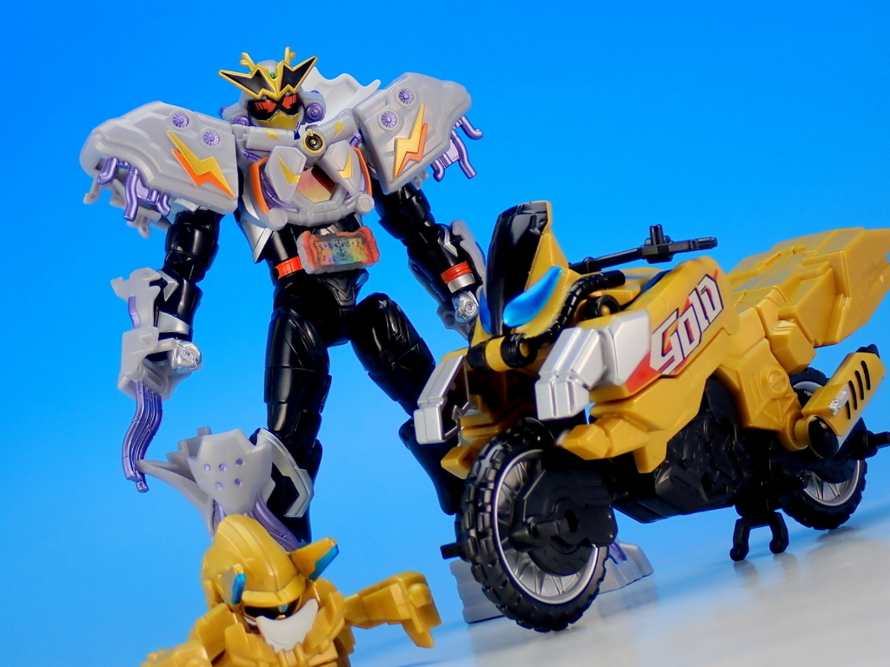 装着変新 仮面ライダーガッチャード2 ゴルドメカニッカー 