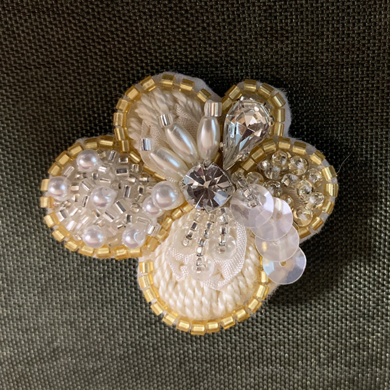 ビーズ刺繍のブローチ 作り方いろいろ - 日がな一日 手仕事