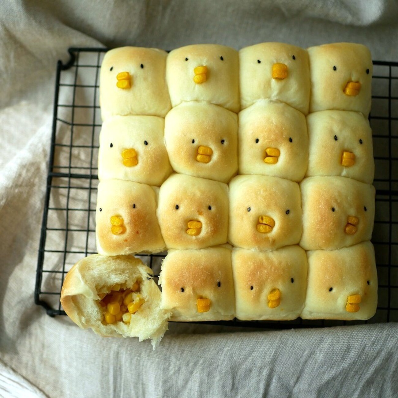 ひよこのこぼれとうきびパン - ふぁそらキッチン
