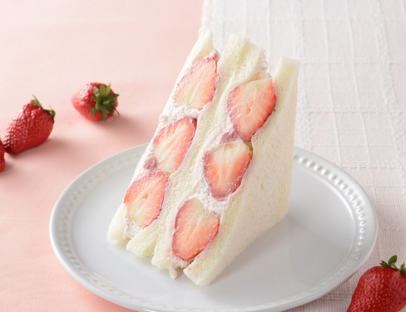 ローソンから「ICHIBIKO監修 苺＆ホイップサンド」が新登場！いちご