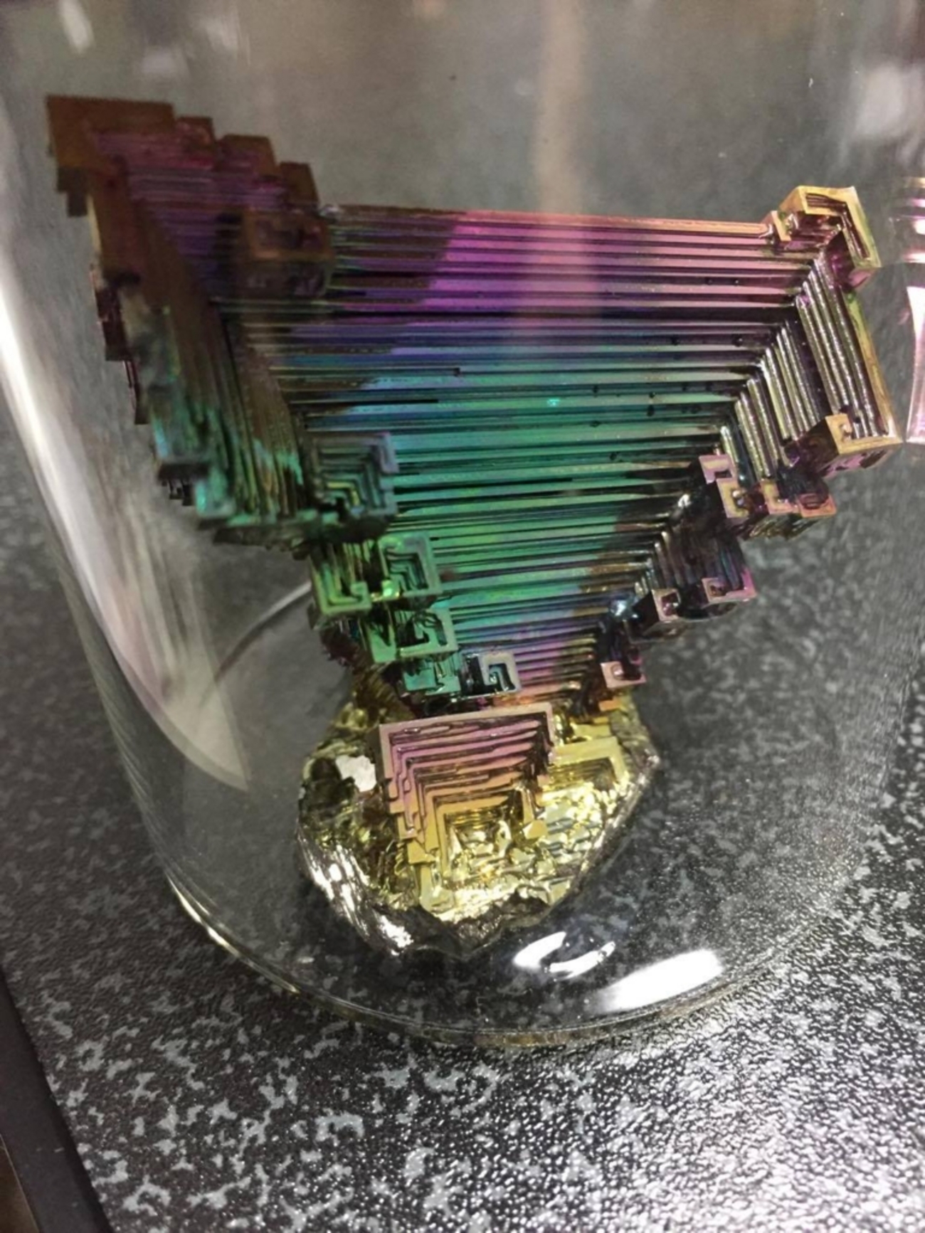 ビスマス結晶の独特な形状について - 新・身近な科学