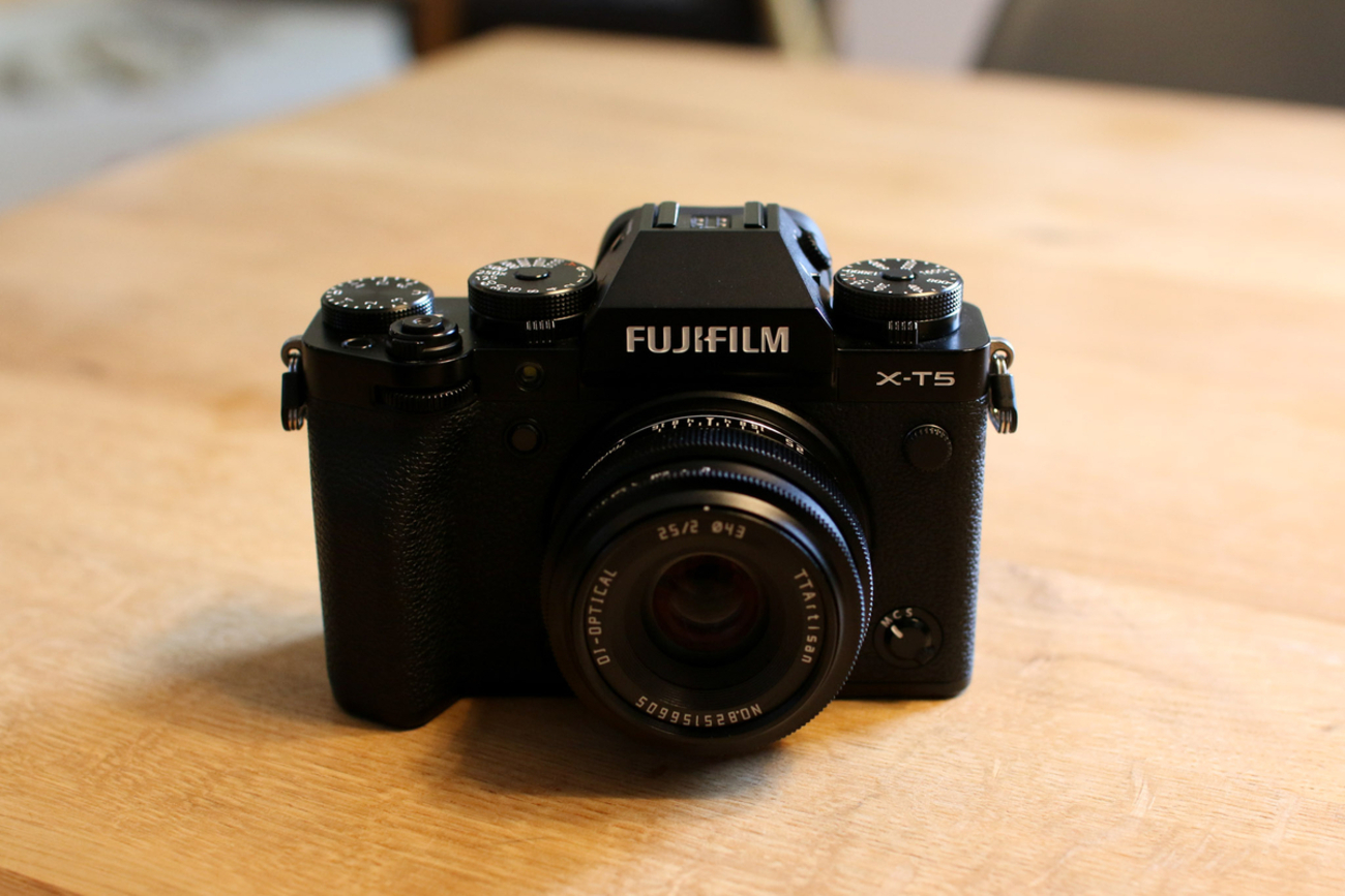 Fujifilm X-T5 【おまけ付き】 シャッター数100回以下FUJIFILM X-T5 おまけあり