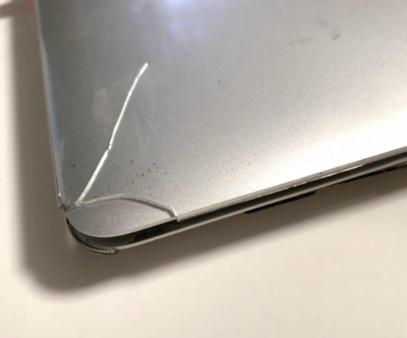 MacBook Air 11-inch Mid 2012のバッテリーが膨らんできた - 非天
