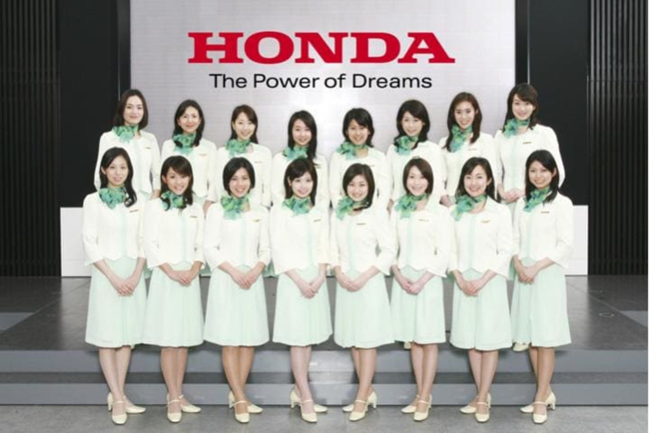 Hondaスマイル制服 Hondaウエルカムプラザ青山」装い新たに！“Hondaスマイル”22期生スタート - 新車情報の車ニュースを配信中 - 中古車のガリバー