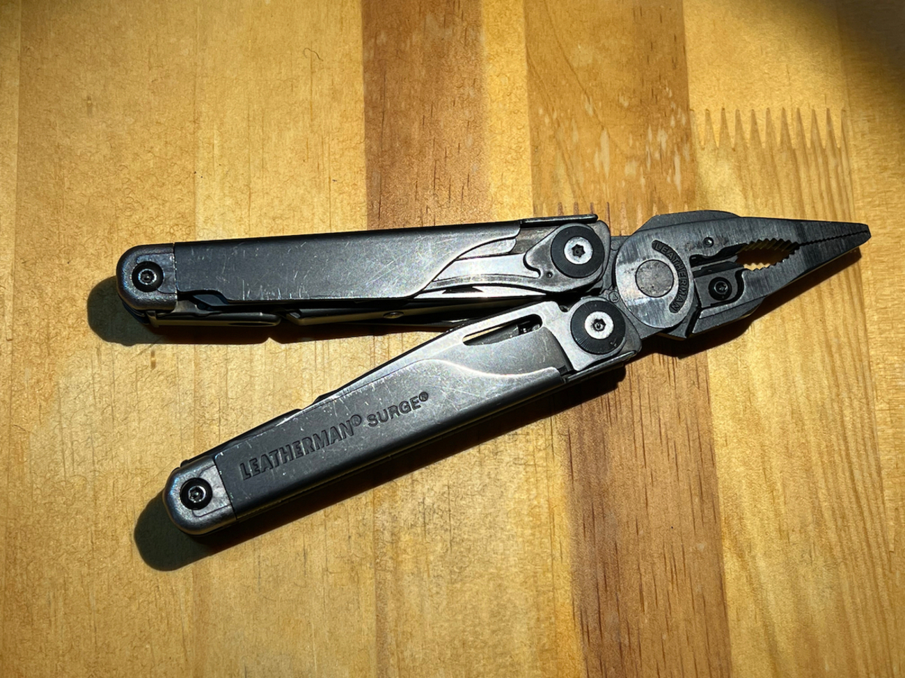 最強のレザーマン、Leatherman Surgeはアクセサリーで可能性が広がる 