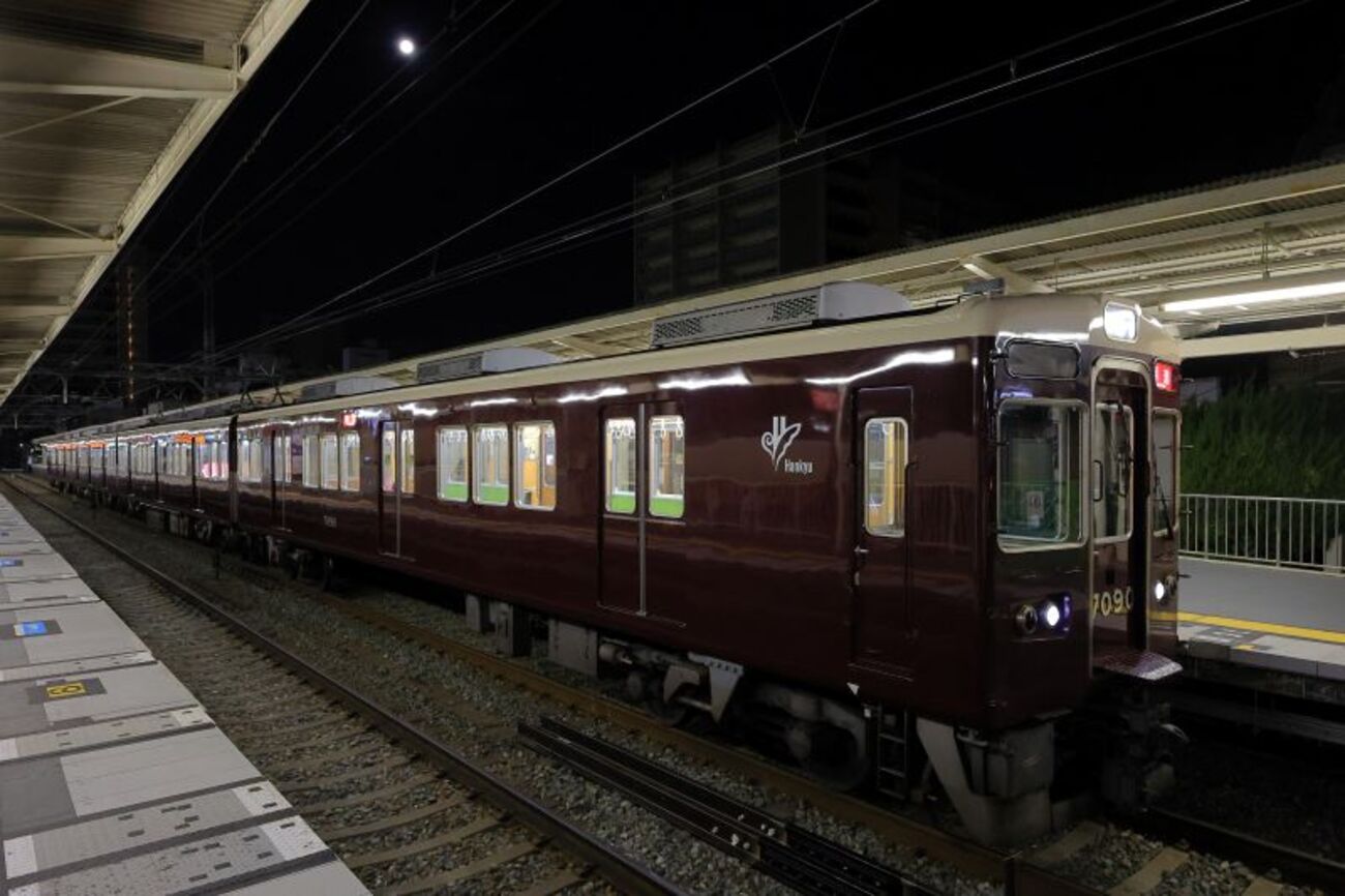 伊丹線代走の7090F回送を撮影～塚口駅にて_25/12/06.07 - S55年生の 