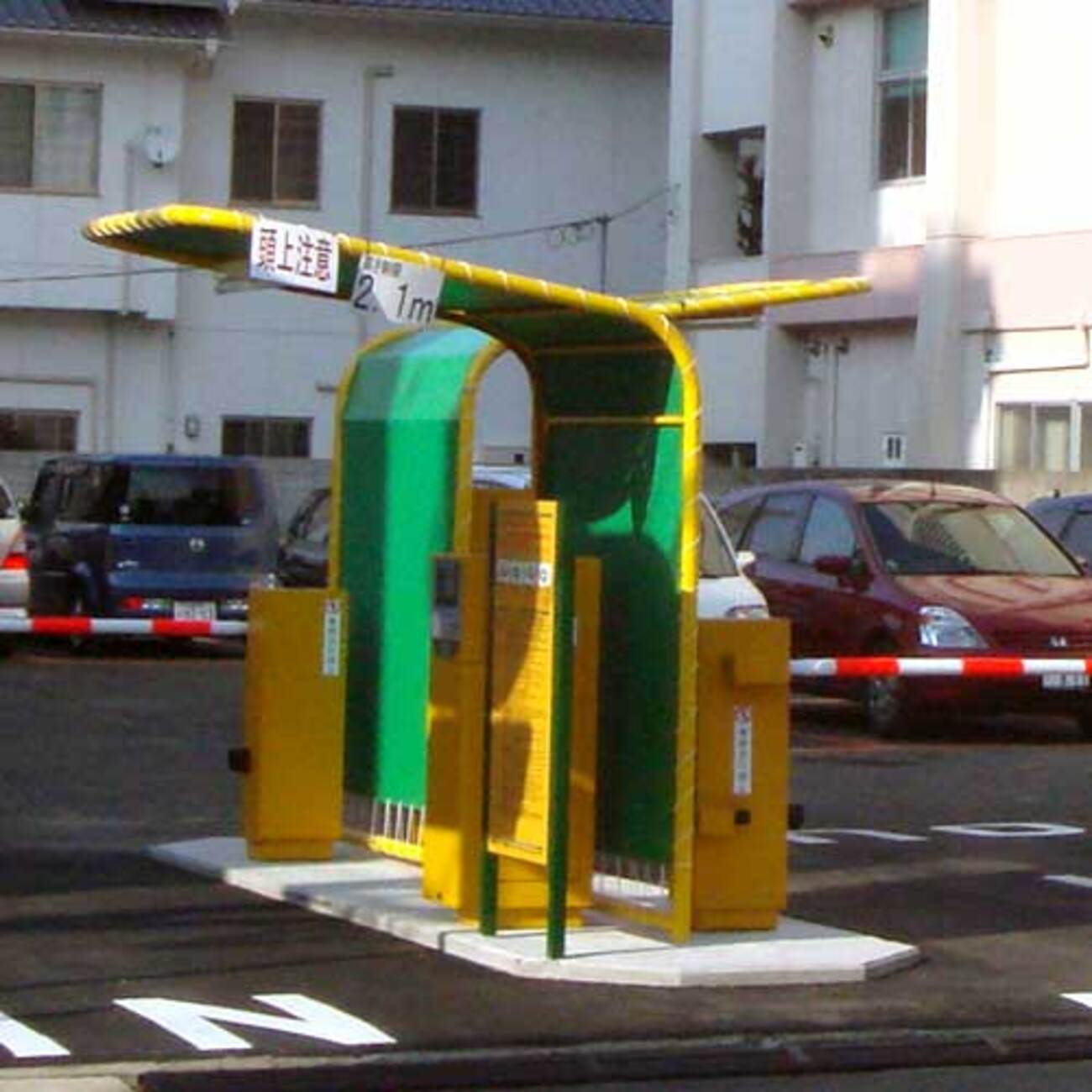 コインパーキングの精算機に設置されるテント☆ - parkstock◇100円 