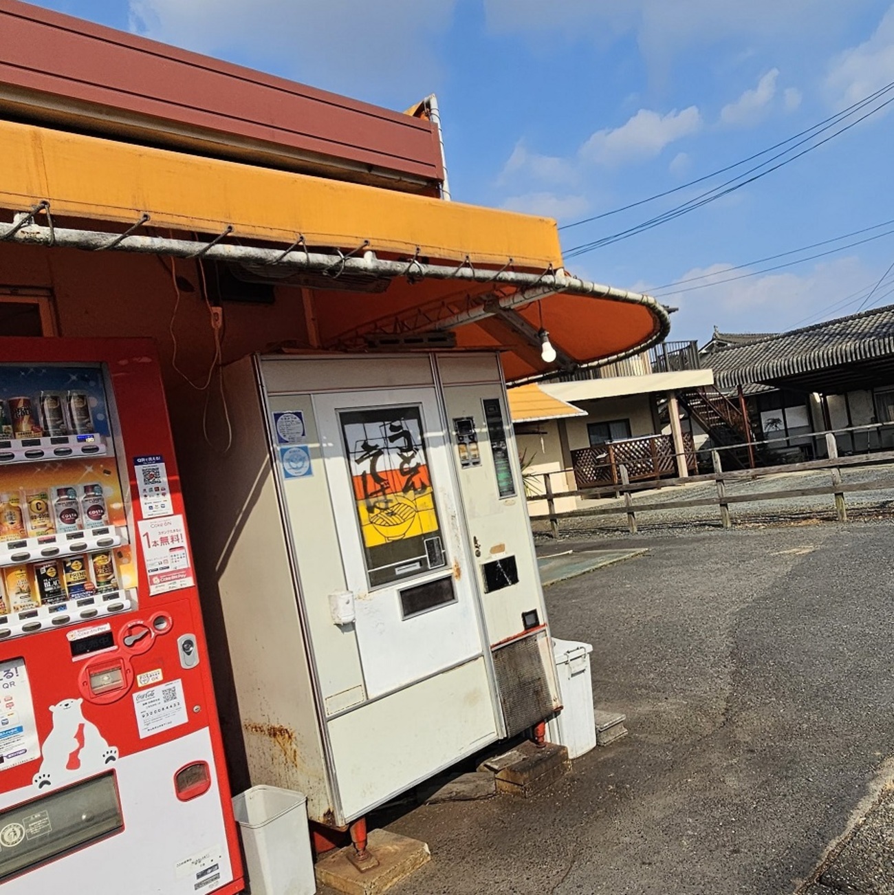 早い者勝ち！！岡山引き取り限定^_^My自販機！ No.477【岡山県】お弁当屋の軒先にレトロ自販機！「おかもと」で自販機
