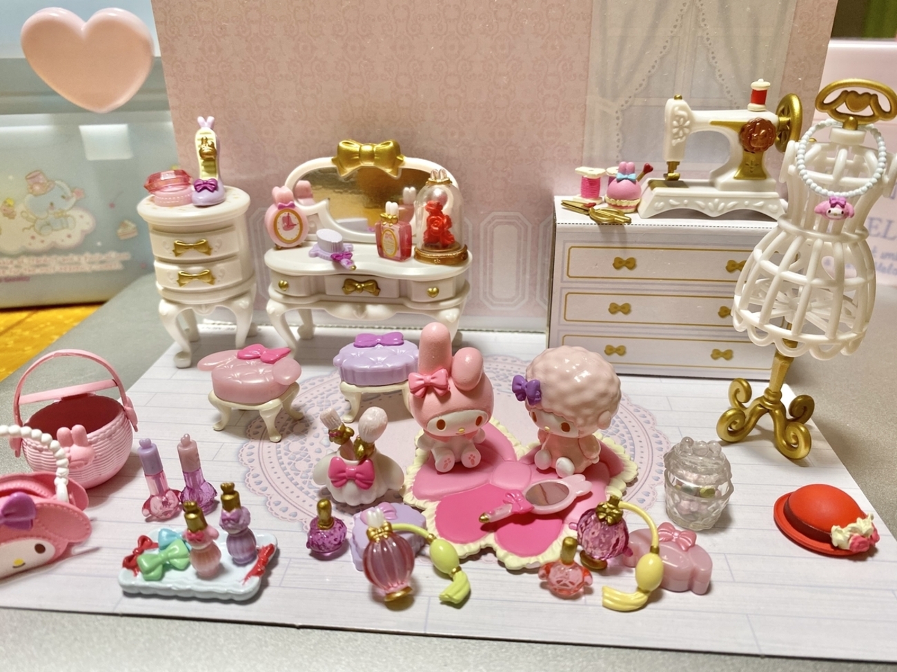 小さなコレクション「マイメロディのひみつのドレッサールーム」と 