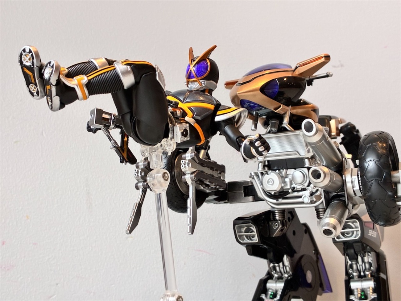 S.H.フィギュアーツ真骨彫仮面ライダーカイザ / サイドバッシャー を 