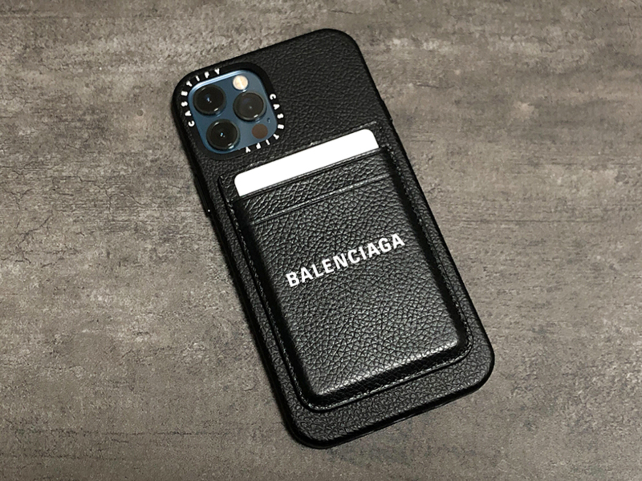 キャッシュレス時代のバレンシアガiPhoneケースを購入してみた  