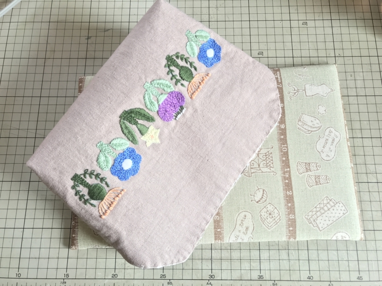 春の五線譜のがま口ポーチ　手刺繍　ハンドメイド f8062f43e9e3d9d5c794c957691dae