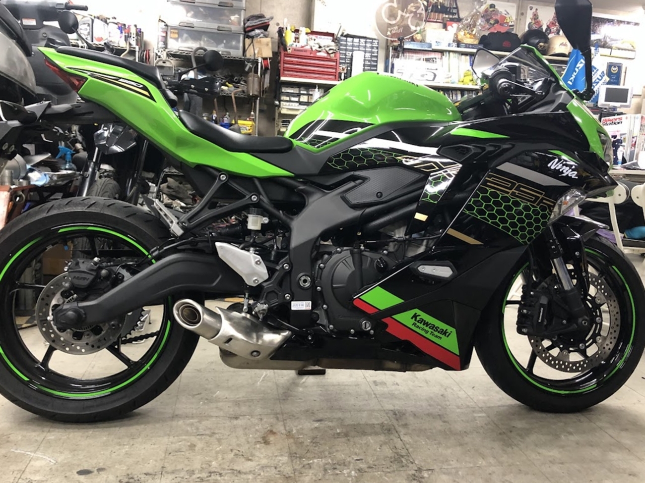 ZX-25R (マフラー交換) - moto shop TG