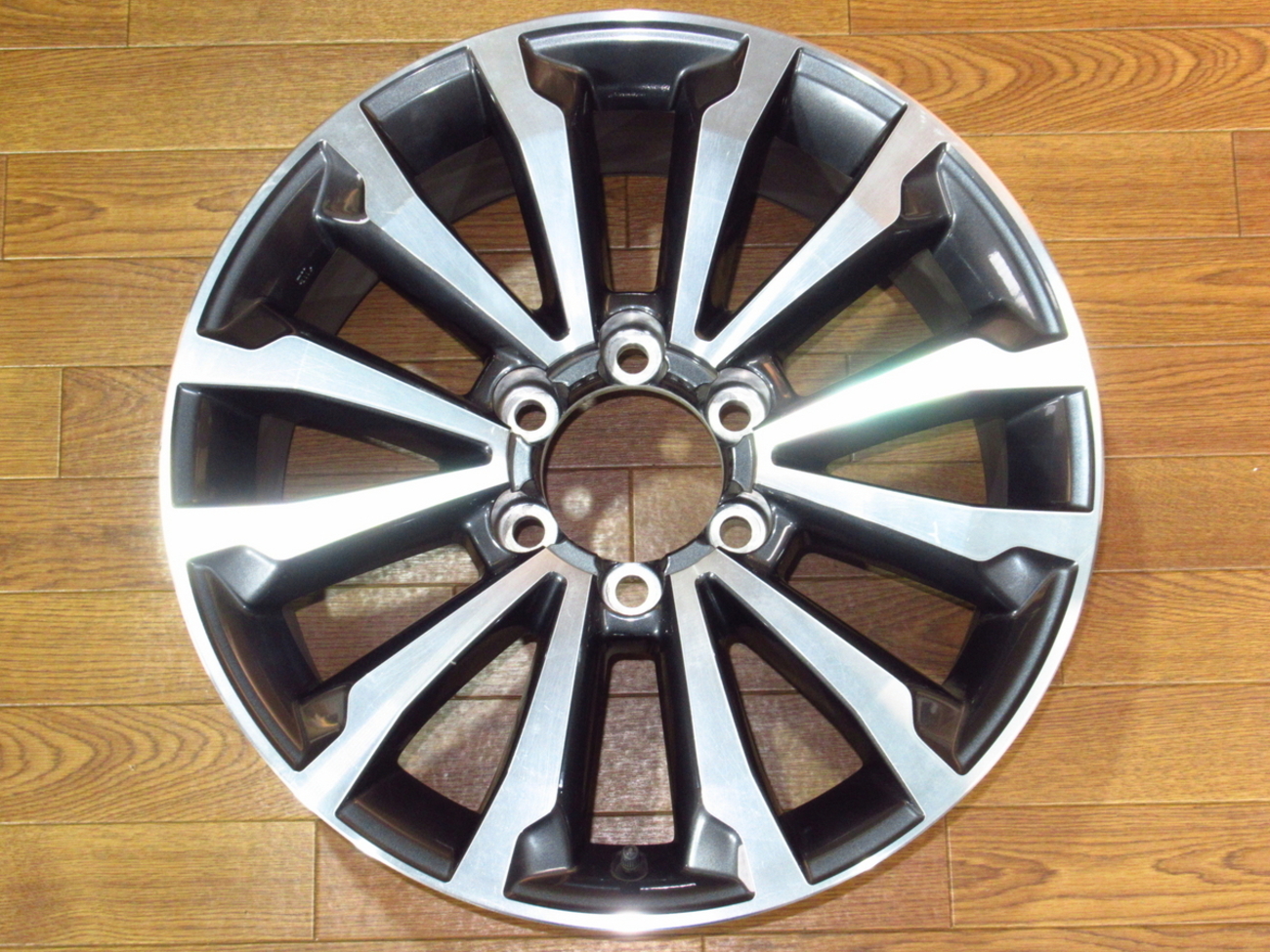 トヨタ150系プラド純正 7.5J-19 off+25 pcd139.7/6H 19インチアルミ 