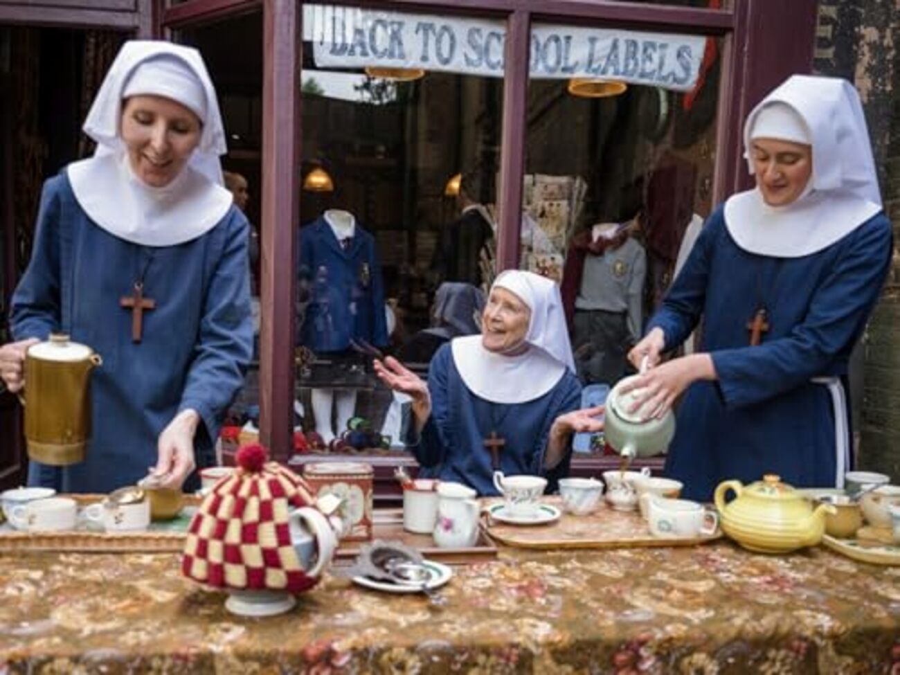 イギリス老婦人から受け継いだお金に困らない金運引き寄せ　天然サファイア特級呪物 Sold】【トーンあり！！】1897年 ヴィクトリア 即位60年記念