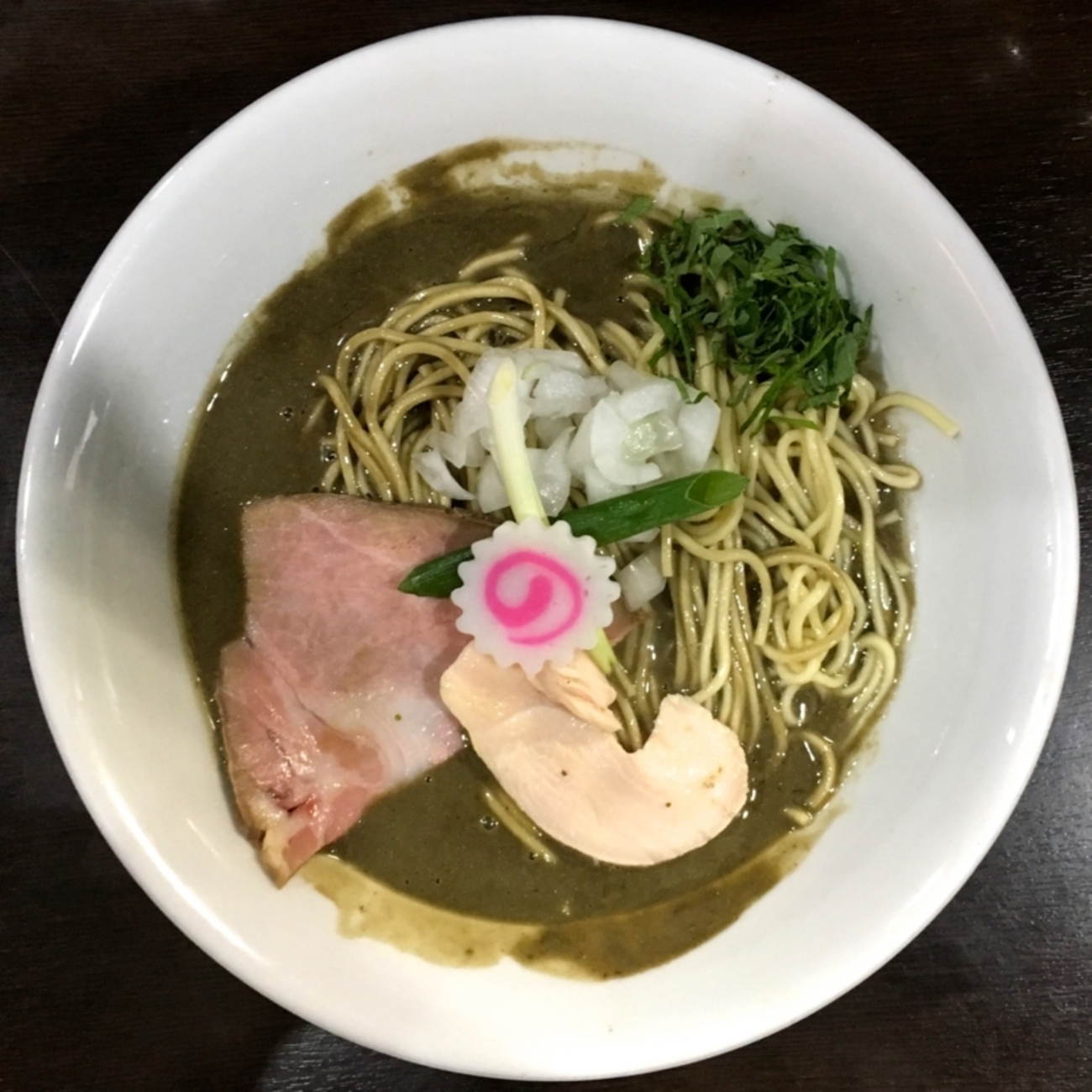 今週のラーメン3270】 中華そば いづる （東京・大門） 濃密な煮干
