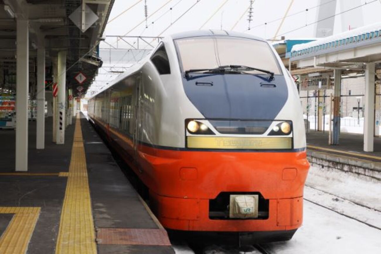 JR東日本秋田支社  特急たざわ　青森行　乗車口案内板 backend=imagemagick;version=1;